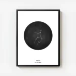 affiche avec la constellation de la vierge en blanc dans un cercle noir sur un f avec cadre.webp