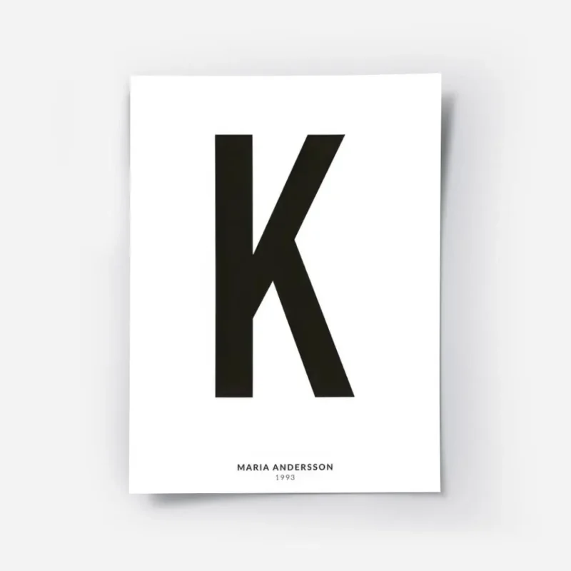 affiche avec la lettre k noire en typographie sur fond blanc texte personnalisab.webp