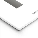 affiche avec la lettre k noire en typographie sur fond blanc texte personnalisab lightpanel.webp