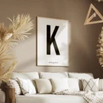 affiche avec la lettre k noire en typographie sur fond blanc texte personnalisab salon.webp