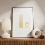 affiche avec la lettre l en beige et un lionceau mignon en illustration meuble.webp