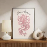 affiche avec le mot arrivederci en typographie noire surmontant une esquisse flo meuble.webp