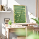 affiche avec le mot grow en lettres vertes epaisses sur un fond vert clair orien bureau.webp