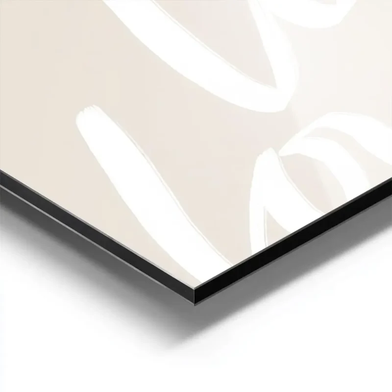 affiche avec le mot love en typographie blanche repetee sur un fond beige clair aluminium.webp