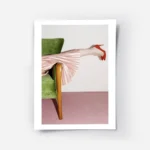 affiche avec le pied dune femme en escarpin rouge elegant jupe plissee rose sur .webp