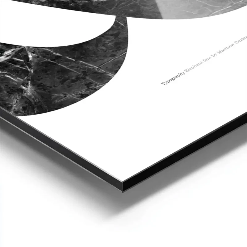 affiche avec le symbole esperluette en marbre noir sur fond blanc typographie el aluminium.webp