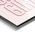 affiche avec le texte girls girls girls en rose typographie moderne aluminium.webp