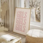 affiche avec le texte girls girls girls en rose typographie moderne salon beige.webp