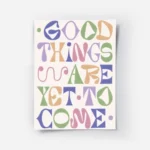 affiche avec le texte good things are yet to come en typographie coloree nuances.webp