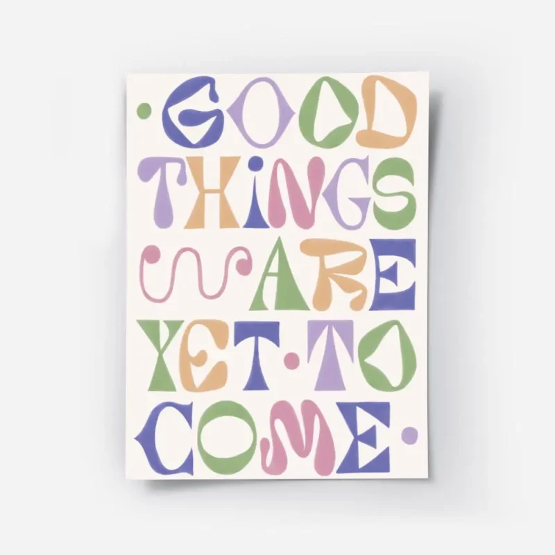 affiche avec le texte good things are yet to come en typographie coloree nuances.webp