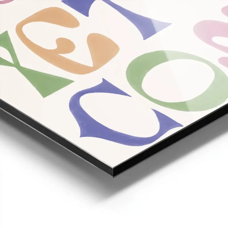 affiche avec le texte good things are yet to come en typographie coloree nuances aluminium.webp