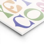 affiche avec le texte good things are yet to come en typographie coloree nuances lightpanel.webp