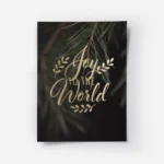 affiche avec le texte joy to the world en typographie doree sur un fond vert fon.webp