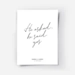 affiche avec le texte manuscrit he asked he said yes et la date sur fond blanc.webp