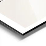 affiche avec le texte note to self live in the moment en typographie noire sur f aluminium.webp