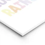 affiche avec le texte quand il pleut cherche les arcs en ciel en typographie col lightpanel.webp