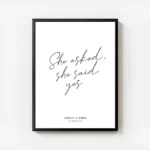 affiche avec le texte she asked she said yes en typographie manuscrite noire sur avec cadre.webp