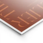 affiche avec les mots atelier et tierra formant un carre sur fond marron lightpanel.webp