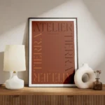 affiche avec les mots atelier et tierra formant un carre sur fond marron meuble.webp