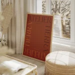 affiche avec les mots atelier et tierra formant un carre sur fond marron salon beige.webp