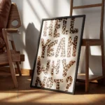 affiche avec les mots hell yeah why not en lettres imprimees leopard sur fond bl encadre.webp