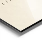 affiche avec les mots some days feel like home en lettres marron sur fond beige aluminium.webp