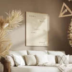 affiche avec les mots some days feel like home en lettres marron sur fond beige salon.webp