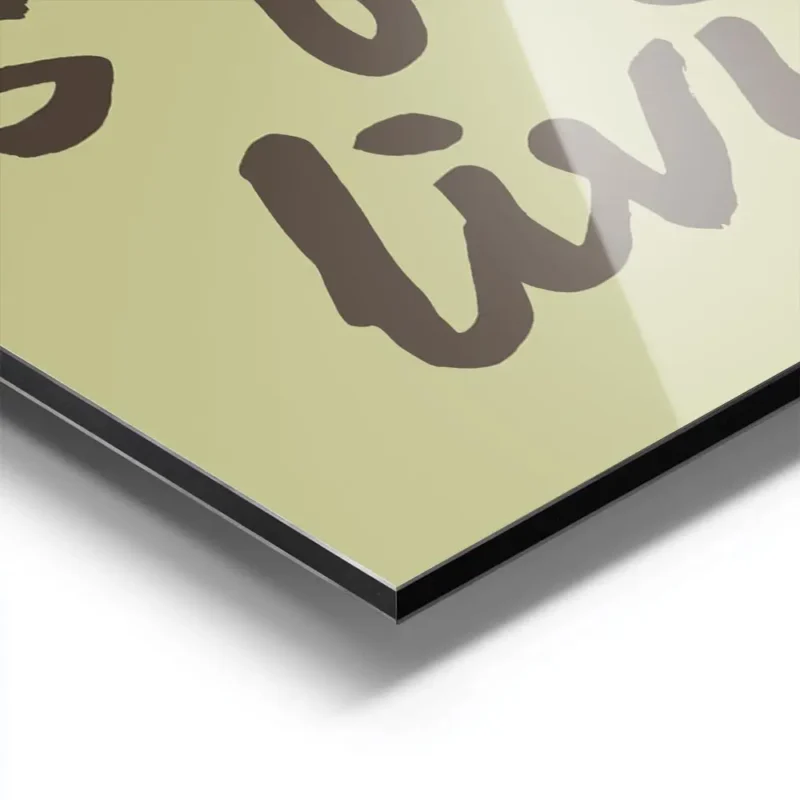 affiche avec les mots this life is for living en marron sur fond vert pale et un aluminium.webp