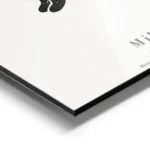 affiche avec lillustration dun lapin noir texture sur un fond gris clair avec du aluminium.webp