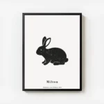affiche avec lillustration dun lapin noir texture sur un fond gris clair avec du avec cadre.webp