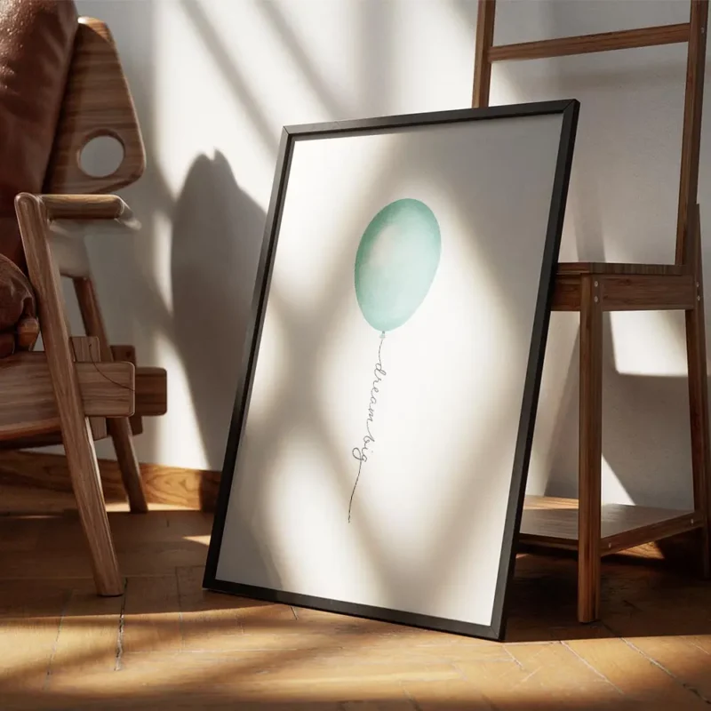 affiche avec lillustration graphique dun ballon vert sur fond gris le texte drea encadre.webp