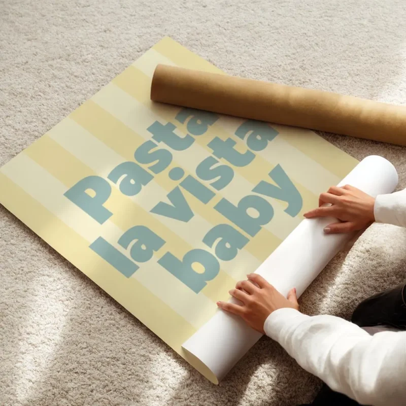 affiche avec linscription pasta la vista baby en bleu sur fond raye jaune clair enroule.webp