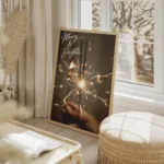 affiche avec mains tenant des cierges magiques typographie blanche merry bright salon beige.webp