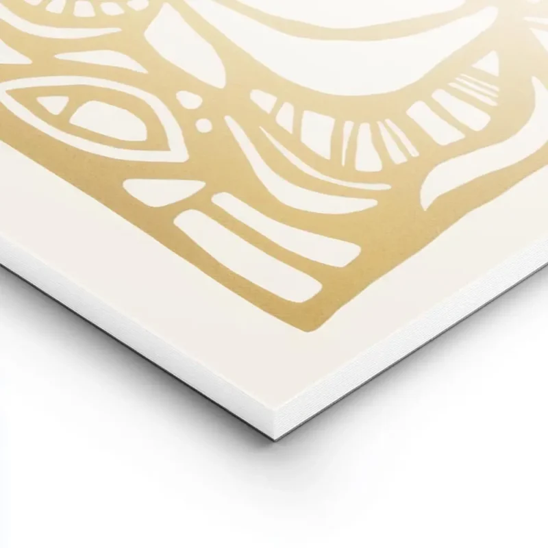affiche avec motif abstrait dore texte typographie en haut et en bas sur fond cl lightpanel.webp