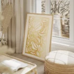 affiche avec motif abstrait dore texte typographie en haut et en bas sur fond cl salon beige.webp