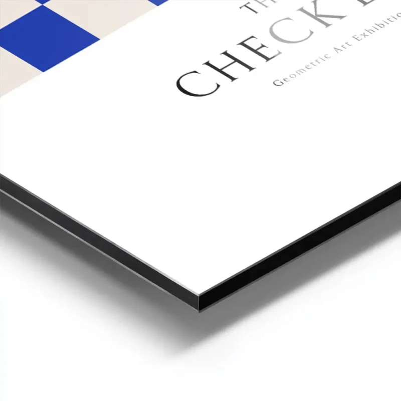 affiche avec motif de damier vert et bleu typographie the check era aluminium.webp