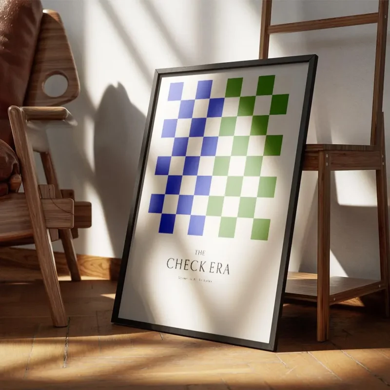 affiche avec motif de damier vert et bleu typographie the check era encadre.webp