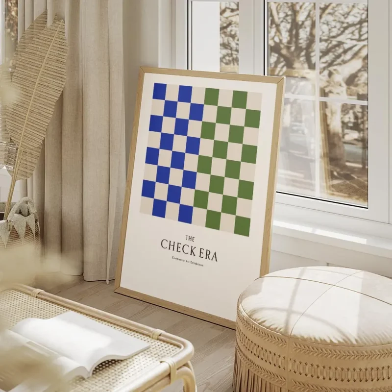 affiche avec motif de damier vert et bleu typographie the check era salon beige.webp