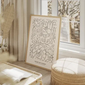 affiche avec motifs floraux japonais vintage lotus et camelia en noir sur fond b salon beige.webp