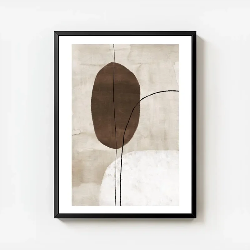 affiche avec peinture abstraite de formes organiques marron et blanches traverse avec cadre.webp