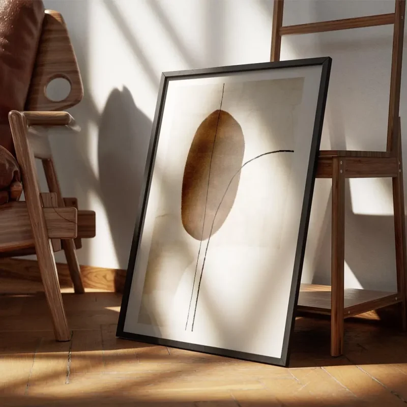 affiche avec peinture abstraite de formes organiques marron et blanches traverse encadre.webp