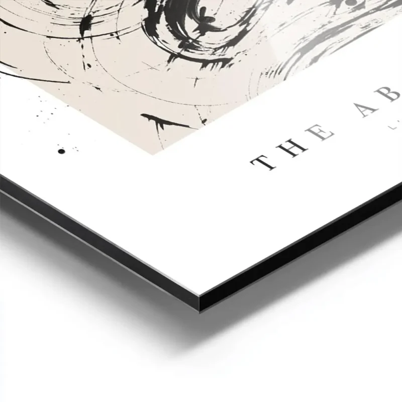 affiche avec peinture abstraite noire sur fond beige et typographie the abstract aluminium.webp