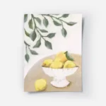affiche avec peinture dun bol blanc rempli de citrons jaunes sur une table feuil.webp