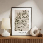 affiche avec photographie dolives vertes sur des branches dolivier sur un fond e meuble.webp