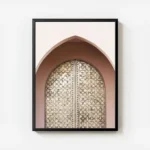 affiche avec photographie dune porte doree gravee de motifs orientaux sous une a avec cadre.webp