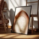 affiche avec photographie dune porte doree gravee de motifs orientaux sous une a encadre.webp