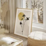 affiche avec silhouettes de fleurs noires sur fond beige un soleil jaune en arri salon beige.webp