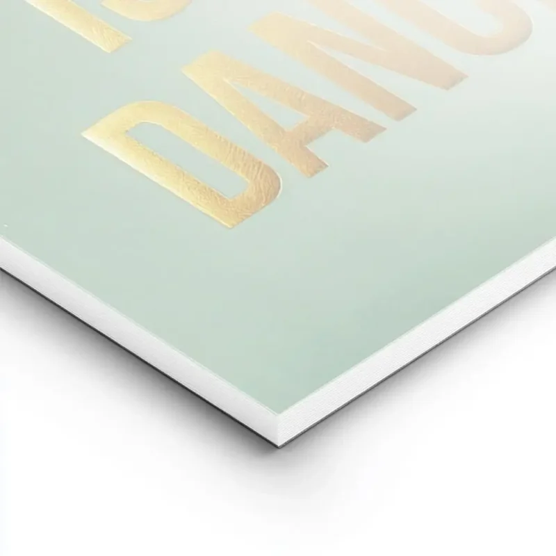 affiche avec texte dore this kitchen is for dancing sur fond vert clair typograp lightpanel.webp