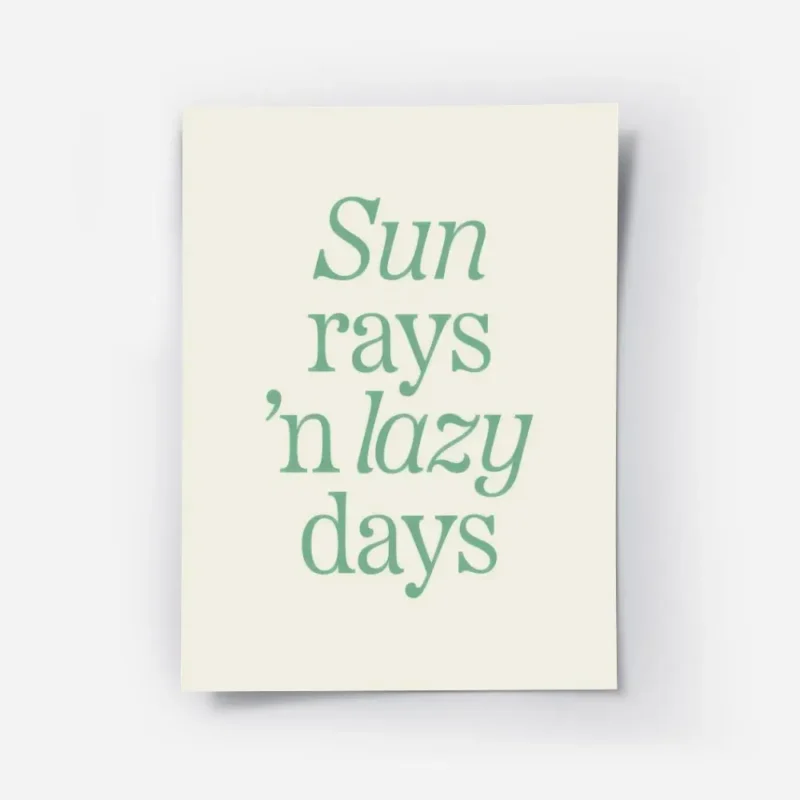 affiche avec texte vert sun rays n lazy days sur fond clair typographie ludique.webp