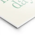 affiche avec texte vert sun rays n lazy days sur fond clair typographie ludique lightpanel.webp